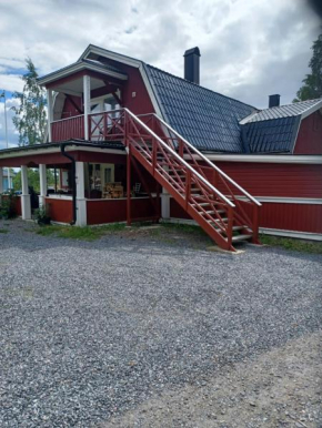 Persbacken i naturnära Ockelbo med fiske o Kungsberget när inpå,, Ockelbo